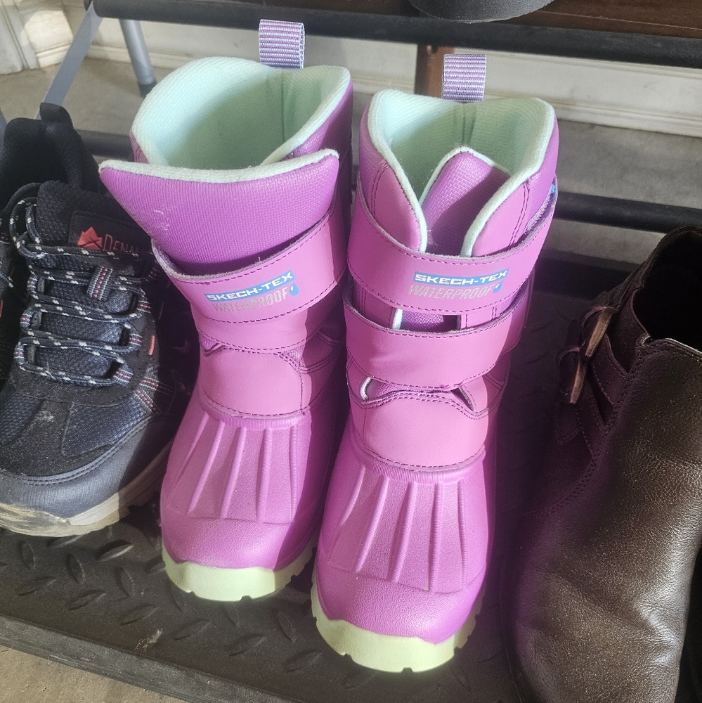 Sketchers girls snow boots size 13